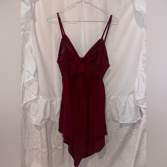 Burgundy Romper w/ lace top and ties in the back - Picture 6 of 8
